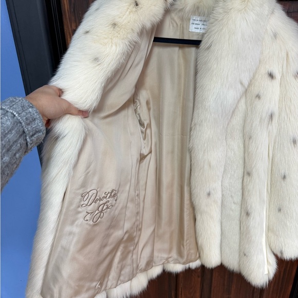White Spotted Arctic Fox Fur Coat - Picture 4 of 6